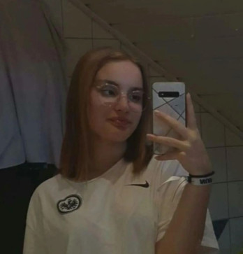 Anna, 20, United States