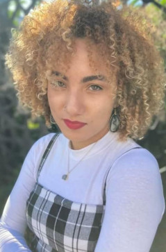 Emilydgoat, 32, United States