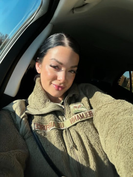 Jess Lauren, 25, United States