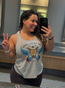 Bella, 27, United States