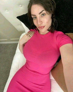 Linda Robinson, 28, United States