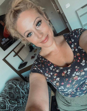 Bella, 34, United States