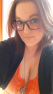 Mia, 30, United States