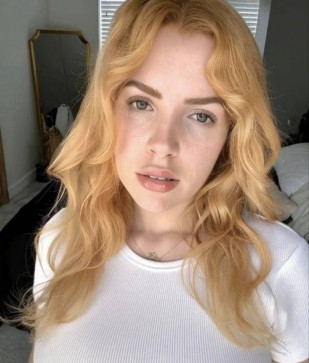 Scarlett, 32, United States