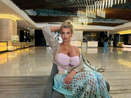 Ashley Claire, 27, United States