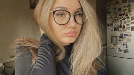 Julie, 28, United States