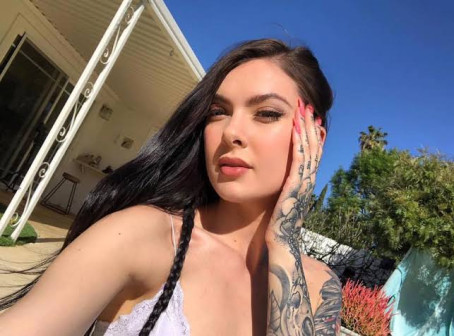 Hannah, 27, United States