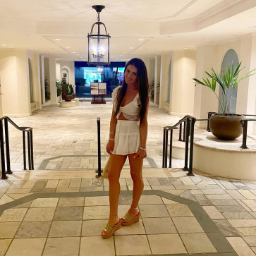 Carlie, 32, United States