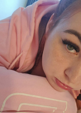 Emily Amanda, 29, United States