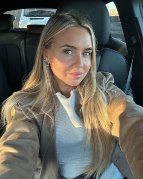 Amelia Ava, 38, United States