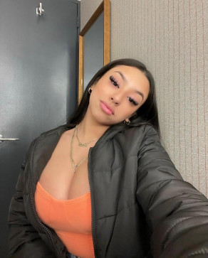 Amelia Mennah, 18, United States