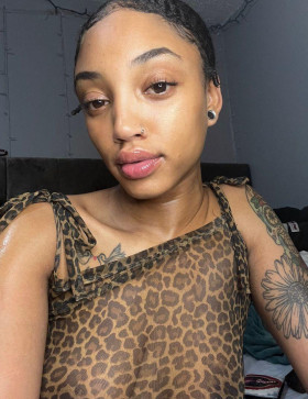 Charlotte Sandra, 28, United States