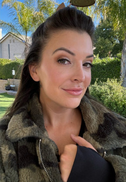 Elizabeth Burns, 30, United States