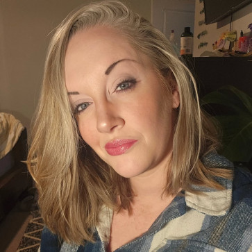 Linda, 34, United States