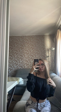 Ms Laura, 22, United States