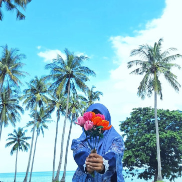 Dia, 27, Indonesia