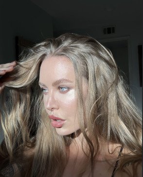 Caroline, 18, United States