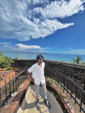 Chats S, 18, Singapore