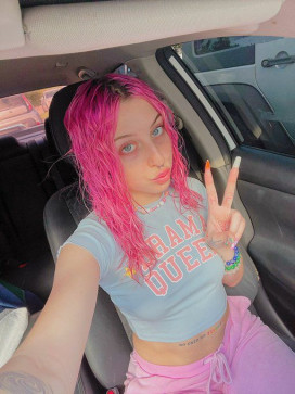 Prettybeth, 24, United States