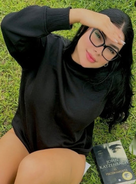 Charlotte Sandra, 18, United States