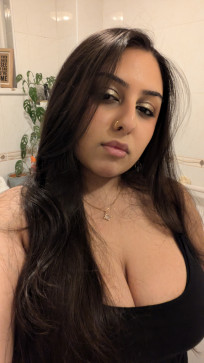 Mae, 22, United Kingdom