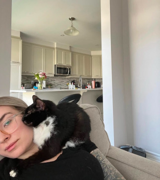 Elizabeth Peterson, 30, United States