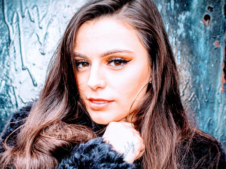 Cloe, 22, United States