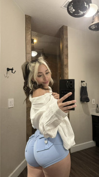 Ivy Bee, 20, United States