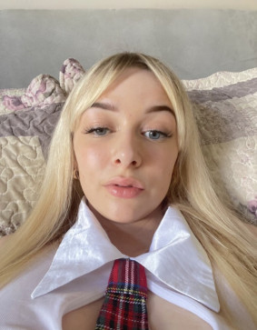 Sandra, 21, United States