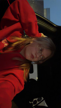 Ellie, 18, United States