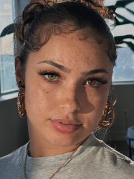 Emily Smith, 28, United States