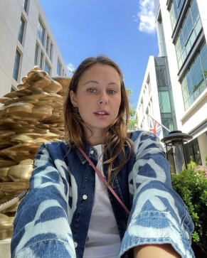 Mia, 29, United States