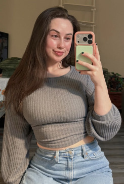 Anna Johnson, 32, United States