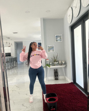 Ella, 30, United States