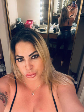 Theathick, 40, United States