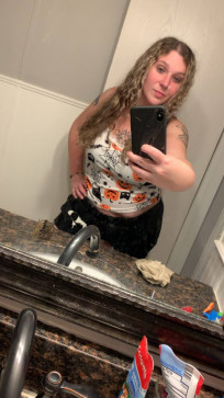 Lyraa40, 28, United States