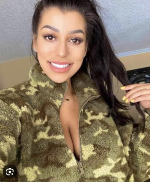 Vivian, 38, United States