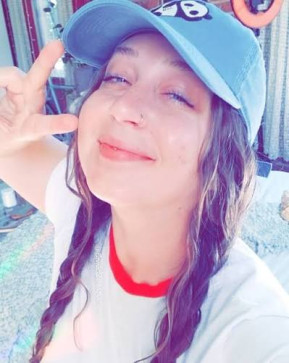 Emma Banks, 28, United States