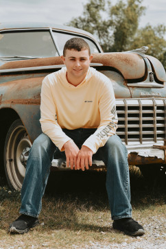 Julian, 20, United States