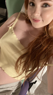 Sarahsk Lansmw, 22, United States