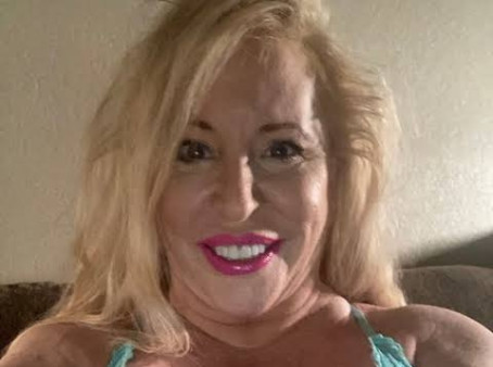 Luara Saint, 62, United States