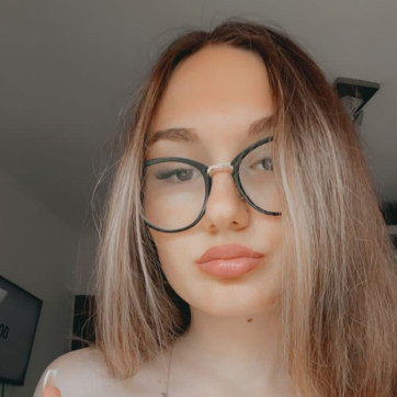 Jessica Miller, 31, United States