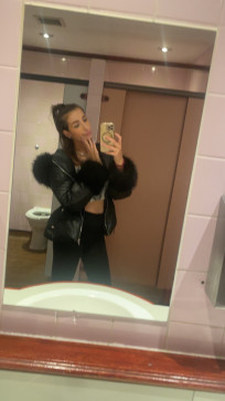 Eleri, 18, United Kingdom