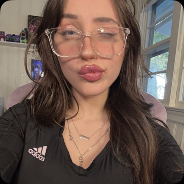 Rose Juls, 25, United States