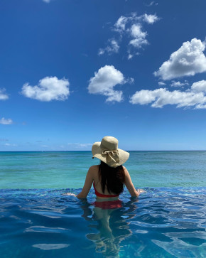 Ellie, 38, United States