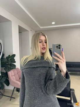 Samantha, 23, United States