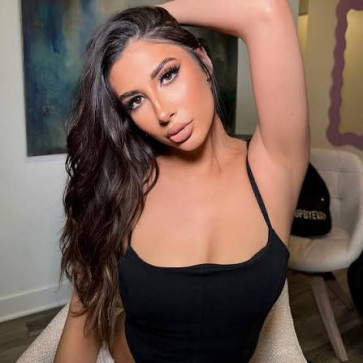 Emily Charlotte, 36, United States