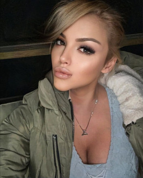 PrettyMoniq, 24, United States