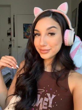 Emily Jane22, 27, United Kingdom