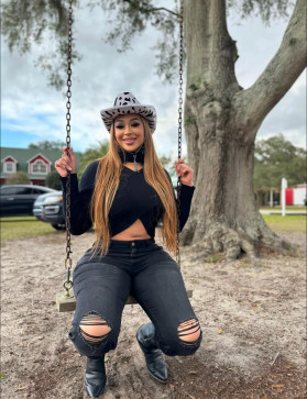 Angie, 25, United States